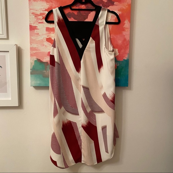 Red and white sleeveless shift dress - Picture 7 of 7